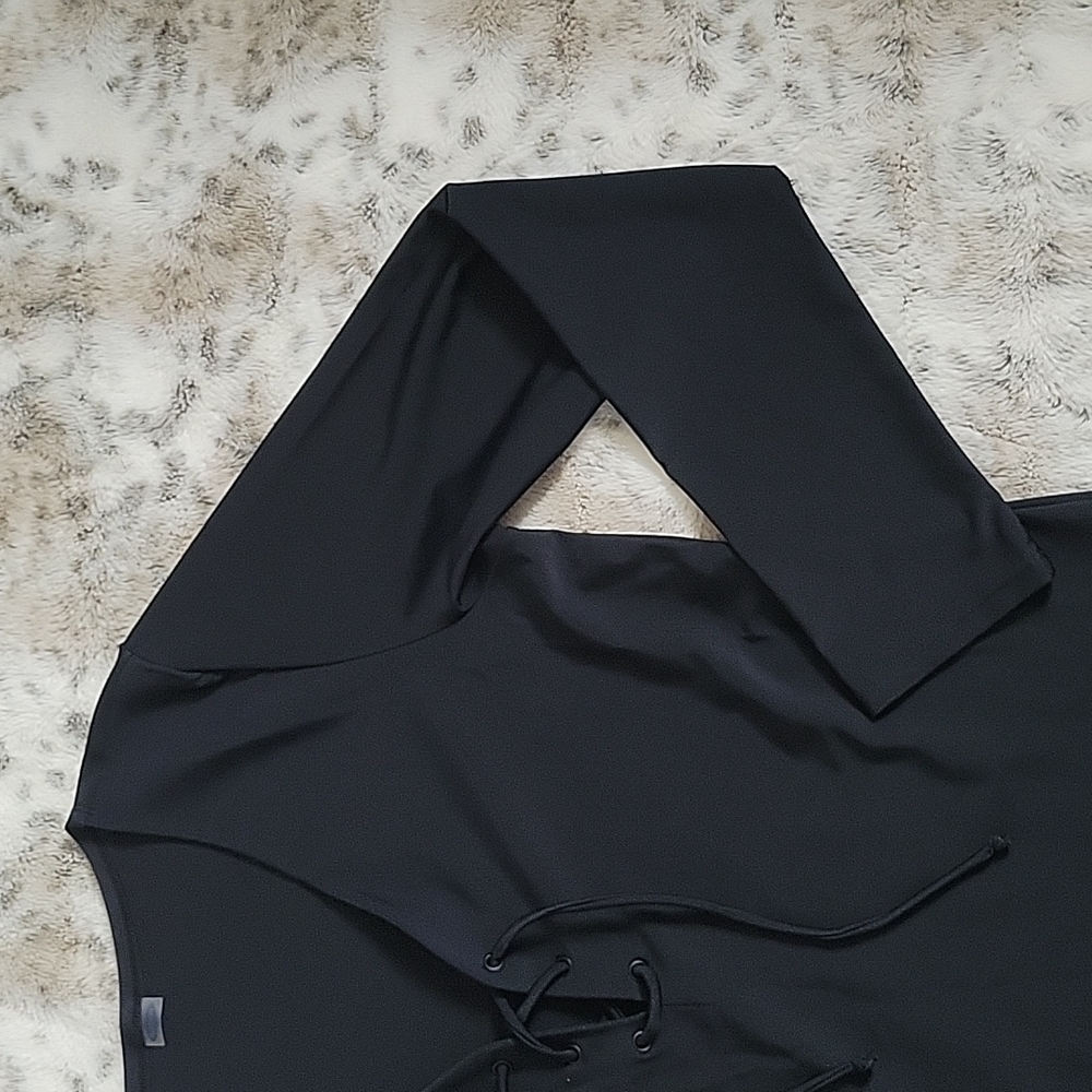 Lace Up Rash Guard - Picture 7 of 7